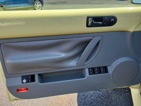 Used 2004 Volkswagen Beetle GLS FWD image 11