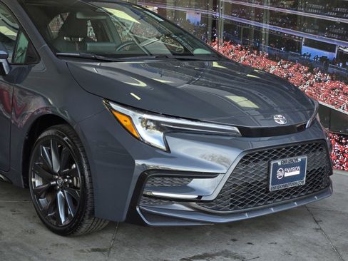 Certified 2025 Toyota Corolla SE image 2