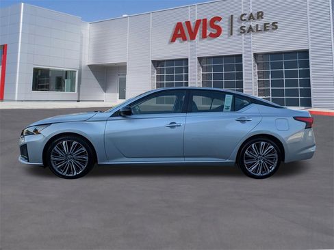 Used 2024 Nissan Altima 2.5 SV image 10