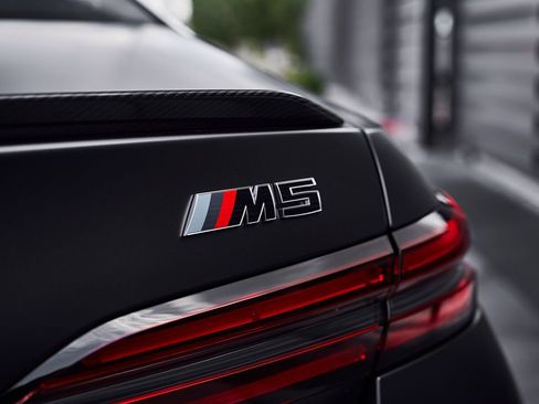 Used 2026 BMW M5 Touring AWD/4WD image 16