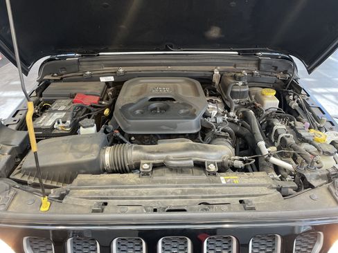 Used 2019 Jeep Wrangler Unlimited Sahara AWD/4WD image 37