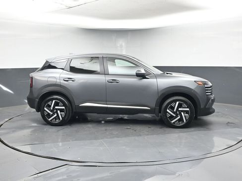 Used 2025 Nissan Kicks SV image 6