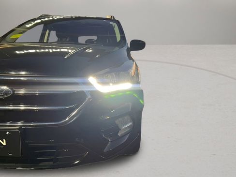 Used 2018 Ford Escape SE w/ SE Sport Appearance Package image 25