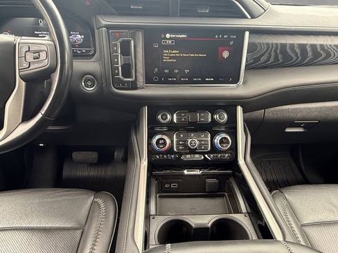Used 2023 GMC Yukon XL Denali w/ Advanced Technology Package AWD/4WD image 3