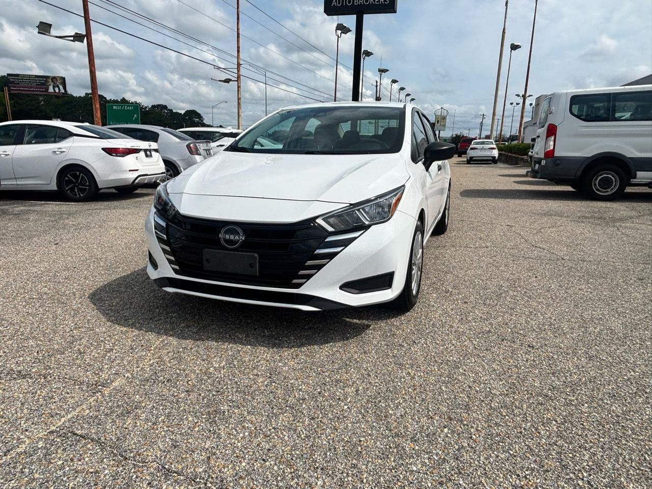 Used 2024 Nissan Versa S FWD image 6