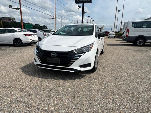 Used 2024 Nissan Versa S FWD image 6