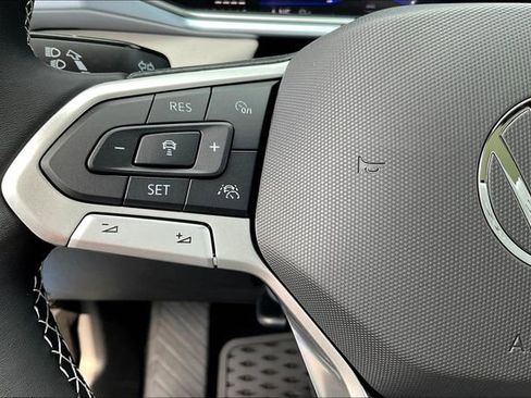New 2025 Volkswagen Taos SE image 18