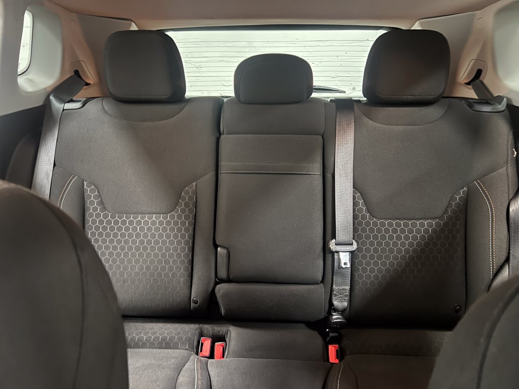 Used 2018 Jeep Compass Sport w/ Tech Group FWD image 26