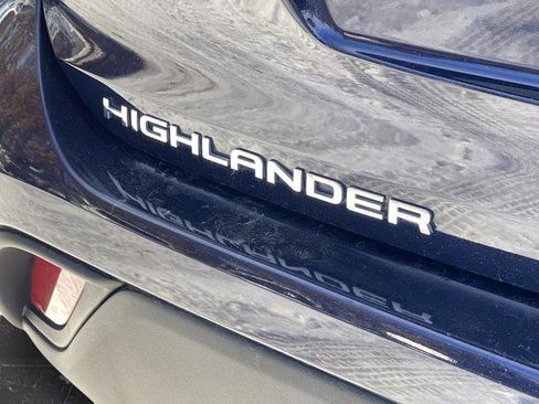 Used 2023 Toyota Highlander LE FWD image 31
