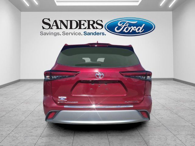 Used 2021 Toyota Highlander Platinum FWD image 3