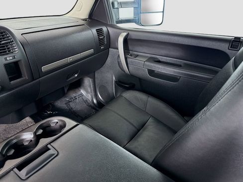 Used 2014 Chevrolet Silverado 2500 LT w/ Interior Plus Package AWD/4WD image 21