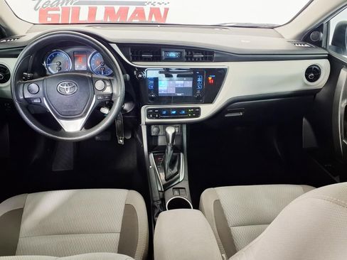 Used 2018 Toyota Corolla LE w/ Carpet Mat Package (TMS) FWD image 11