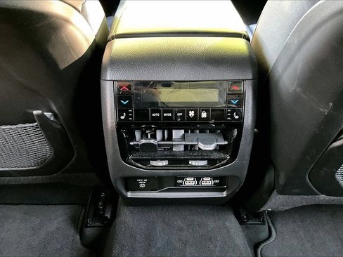 Used 2023 Jeep Grand Cherokee Overland w/ Luxury Tech Group IV AWD/4WD image 17