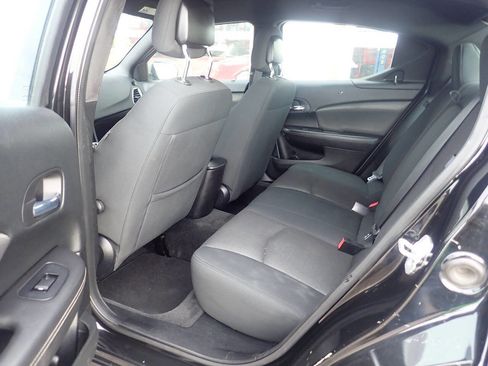 Used 2013 Dodge Avenger SE image 12