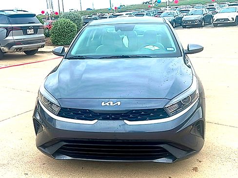 Used 2023 Kia Forte LXS FWD image 3