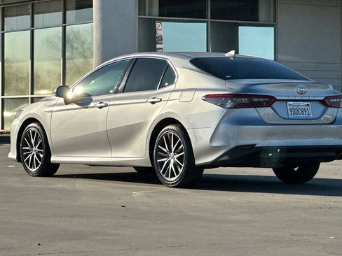 Used 2023 Toyota Camry XLE image 4