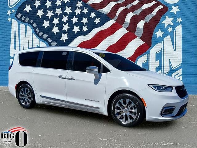 Used 2024 Chrysler Pacifica Pinnacle FWD image 1