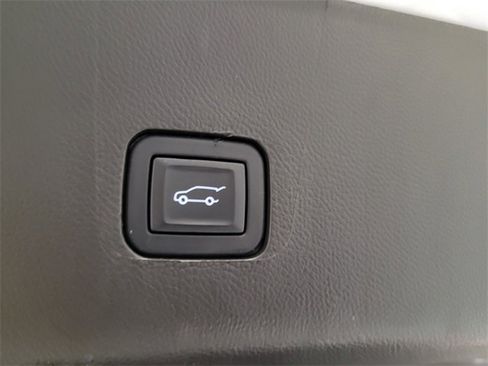 Used 2022 Chevrolet Traverse LT image 13