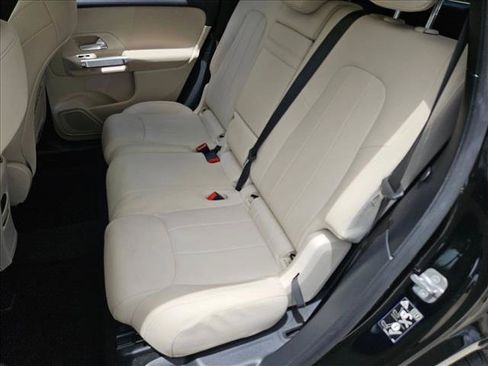 Used 2023 Mercedes-Benz GLB 250 4MATIC image 16
