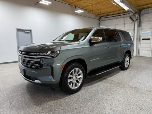 Used 2023 Chevrolet Suburban Premier image 8