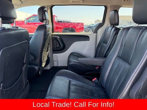 Used 2013 Chrysler Town & Country Touring image 15