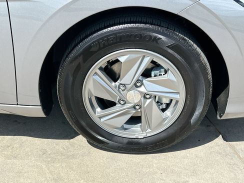 Used 2025 Hyundai Elantra SE FWD image 10
