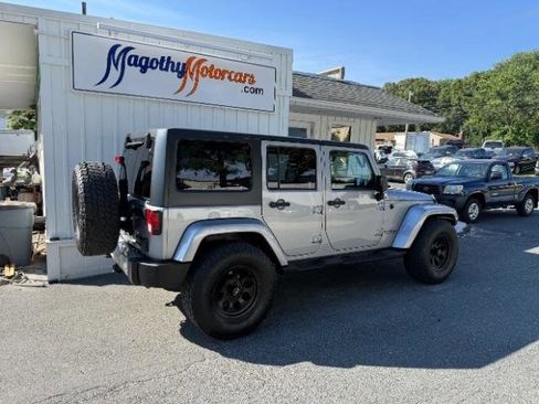 Used 2013 Jeep Wrangler Unlimited Sahara w/ Connectivity Group AWD/4WD image 3