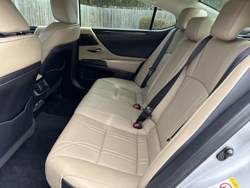 Used 2019 Lexus ES 350 350 Luxury w/ Accessory Package 2 image 10