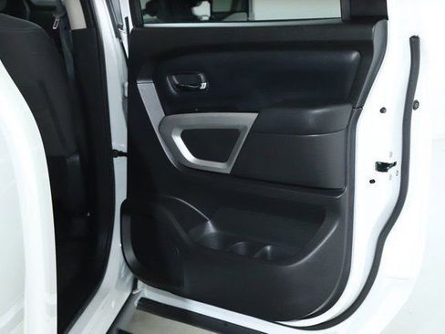 Used 2024 Nissan Titan SV w/ SV Convenience Package image 31
