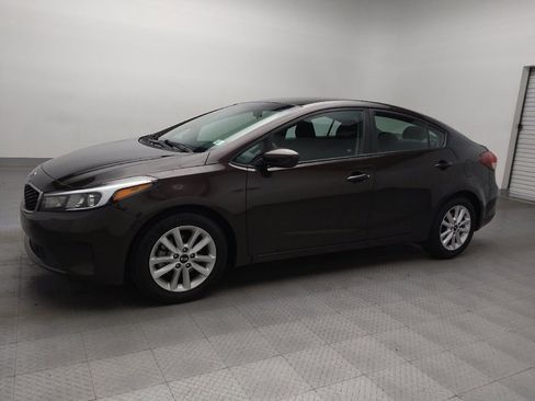 Used 2017 Kia Forte LX w/ LX Popular Package image 2