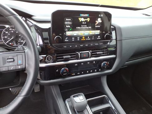 Certified 2023 Nissan Pathfinder SL w/ SL Premium Package AWD/4WD image 9