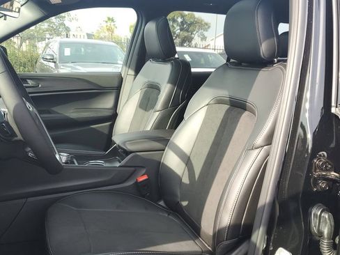 New 2025 Jeep Grand Cherokee Altitude image 18