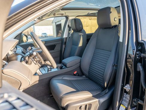 Used 2025 Land Rover Discovery Sport S image 20