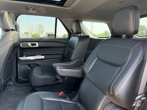 Used 2023 Ford Explorer XLT w/ Equipment Group 202A AWD/4WD image 16