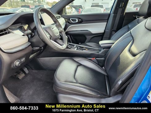 Used 2024 Jeep Compass Limited image 17