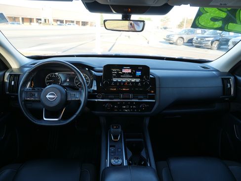 Used 2023 Nissan Pathfinder SL w/ Lighting Package (N92) image 20