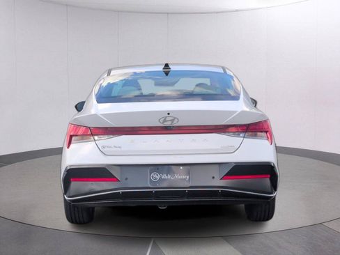 Used 2024 Hyundai Elantra Limited FWD image 4