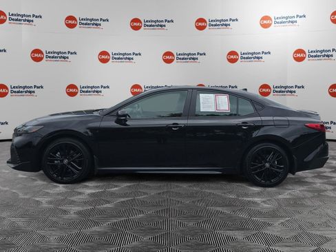 Used 2025 Toyota Camry SE FWD image 4