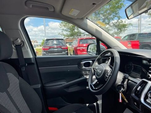 Certified 2023 Kia Sorento LX AWD/4WD image 30