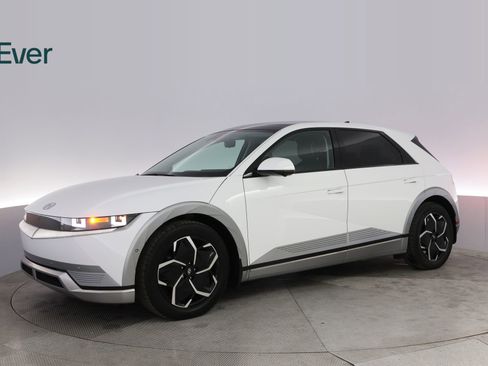 Used 2024 Hyundai Ioniq 5 Limited image 18