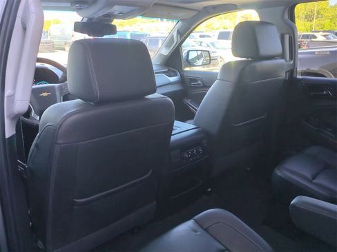 Used 2020 Chevrolet Suburban Premier image 18
