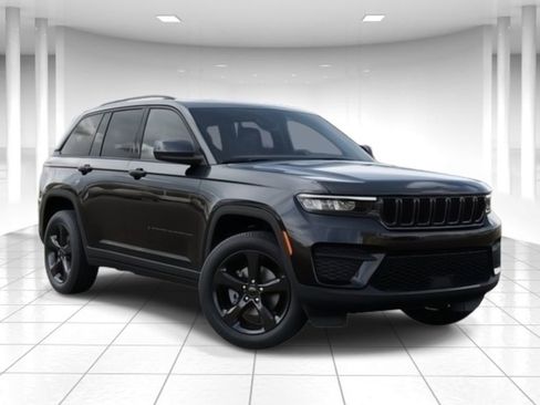 New 2025 Jeep Grand Cherokee Altitude image 5
