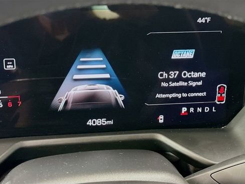 Used 2025 GMC Acadia Elevation image 14