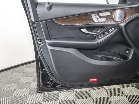 Used 2018 Mercedes-Benz GLC 300 4MATIC image 33