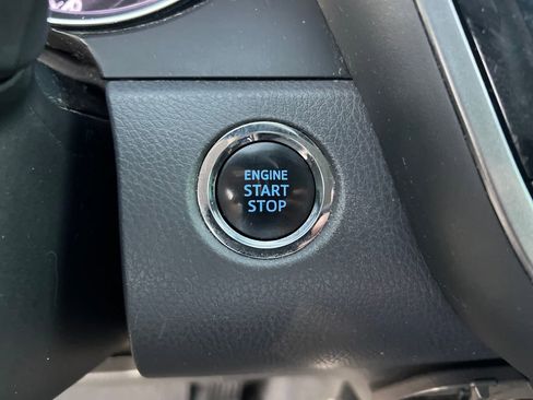 Used 2018 Toyota Camry LE image 32