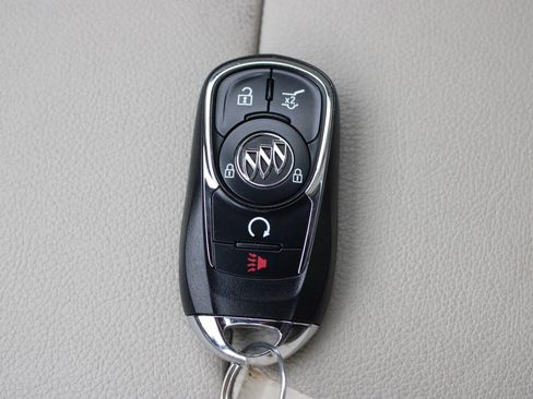 Used 2019 Buick Regal Essence w/ Driver Confidence Package I image 30