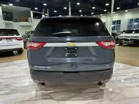 Used 2021 Chevrolet Traverse LT w/ LT Premium Package image 3