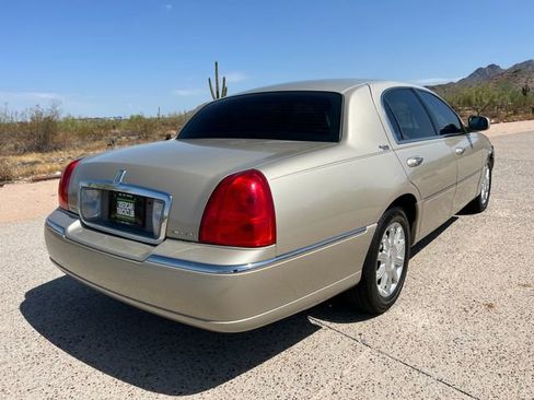 Used 2008 Lincoln Town Car Signature Limited image 14