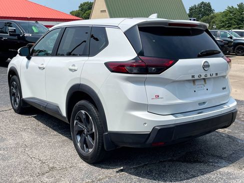 Used 2024 Nissan Rogue SV FWD image 5