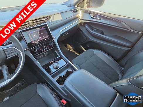 Used 2024 Jeep Grand Cherokee L Altitude image 13